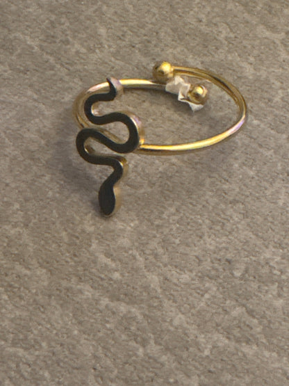 Serpentine ring