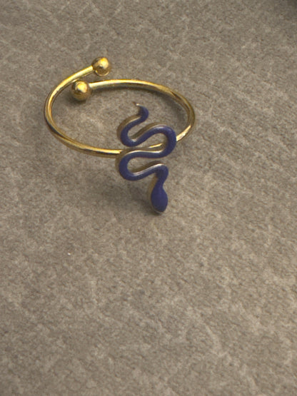 Serpentine ring