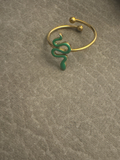 Serpentine ring