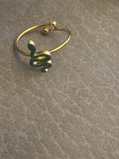 Serpentine ring