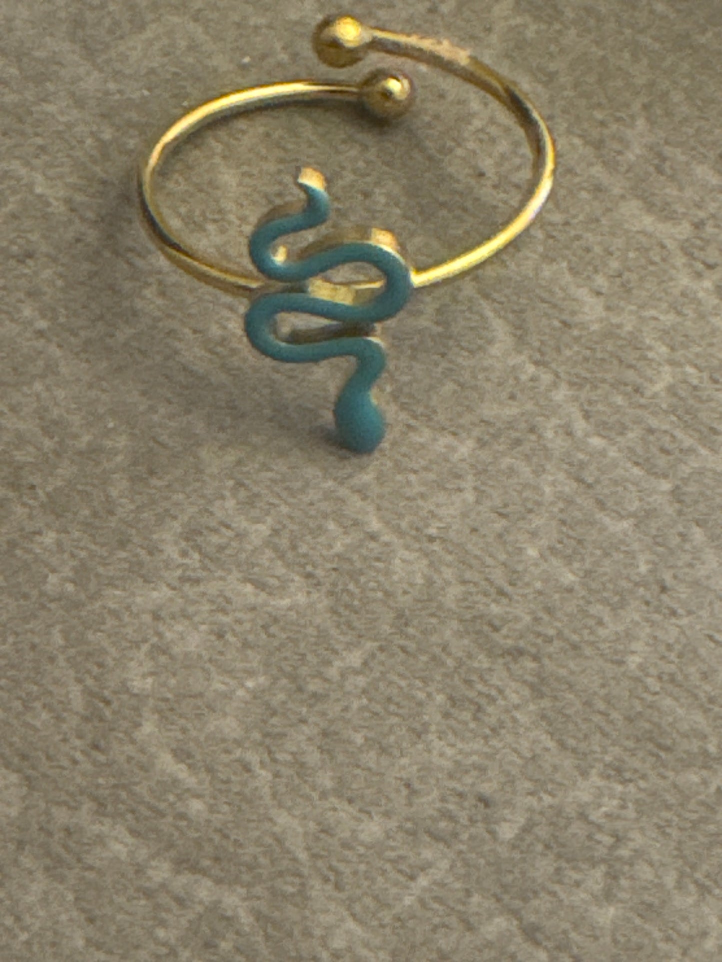 Serpentine ring