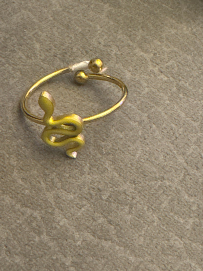 Serpentine ring