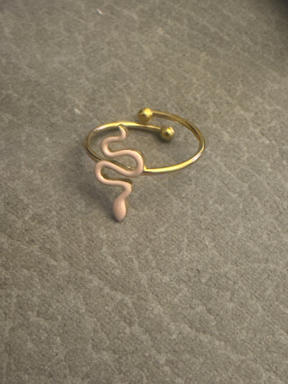 Serpentine ring