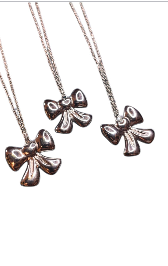 Bow necklace